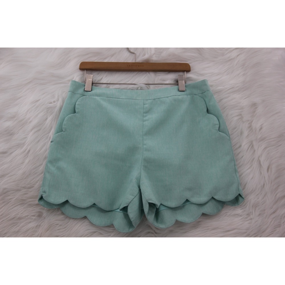 Loveriche Shorts Womens L Green Scalloped Lightweight Back Zipper Preppy Coastal